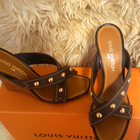 Authentic Louis Vuitton Canvas Straps Gold Logo Studs Wooden Wedge Size 41 - Picture 2 of 5